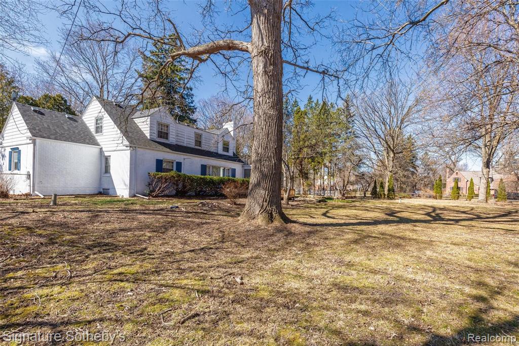 27634 Rackham Drive Lathrup Village, MI 48076 - Photo 32 of 41