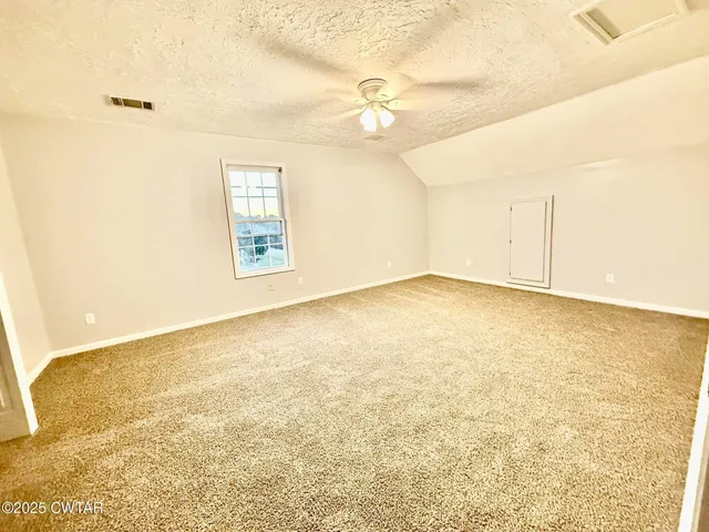 en view of an empty room