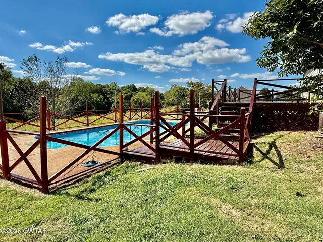 a view of a backyard tables and chairs
