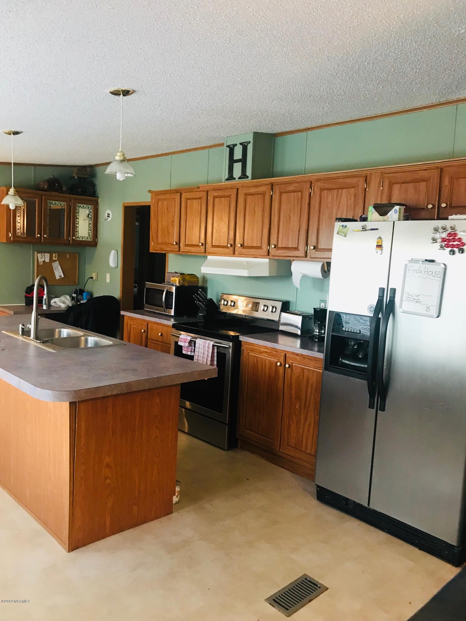 912 Hardesty Loop Road Newport, NC 28570 - Photo 12 of 22 Kitchen