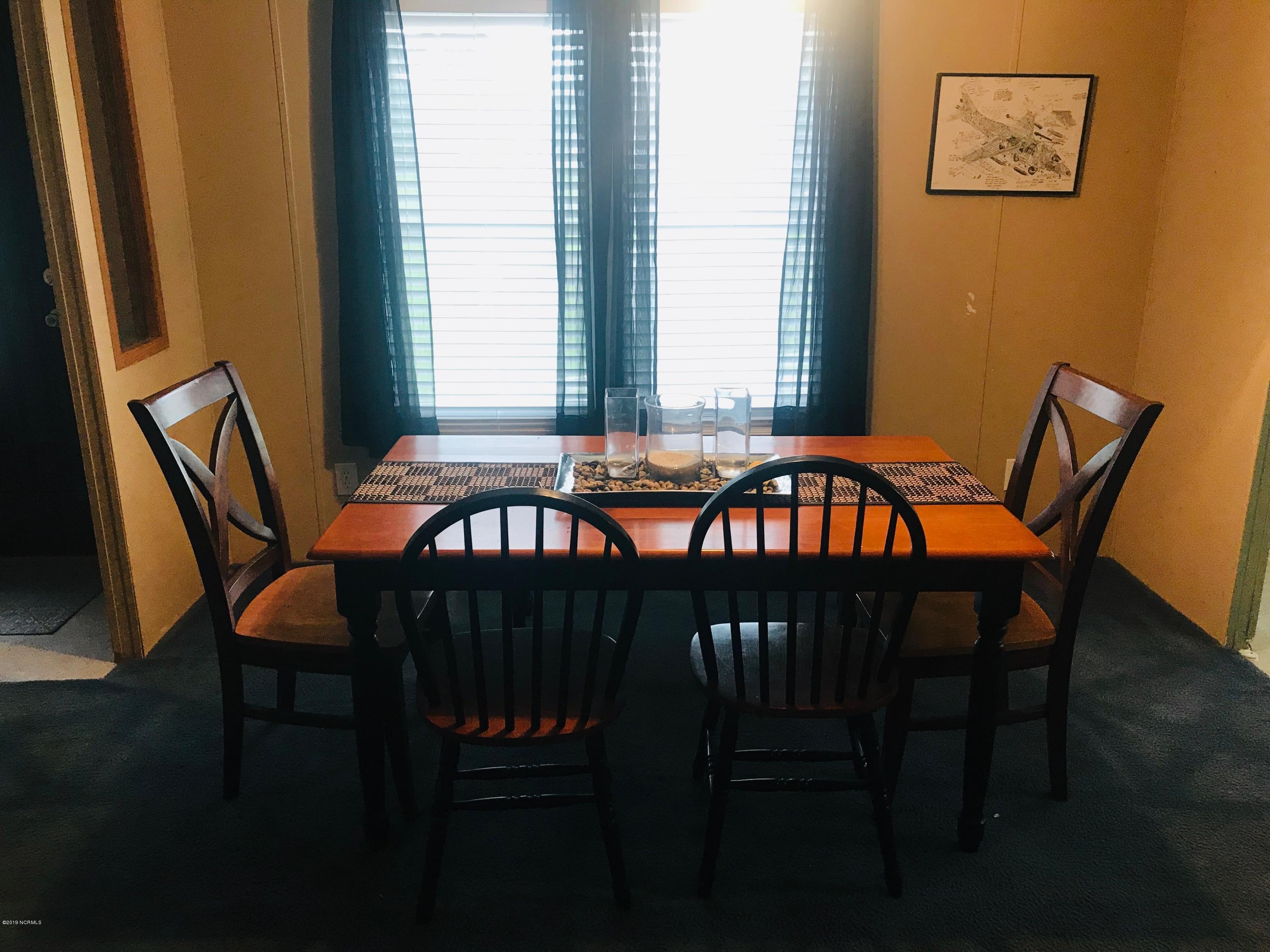 912 Hardesty Loop Road Newport, NC 28570 - Photo 13 of 22 Dining