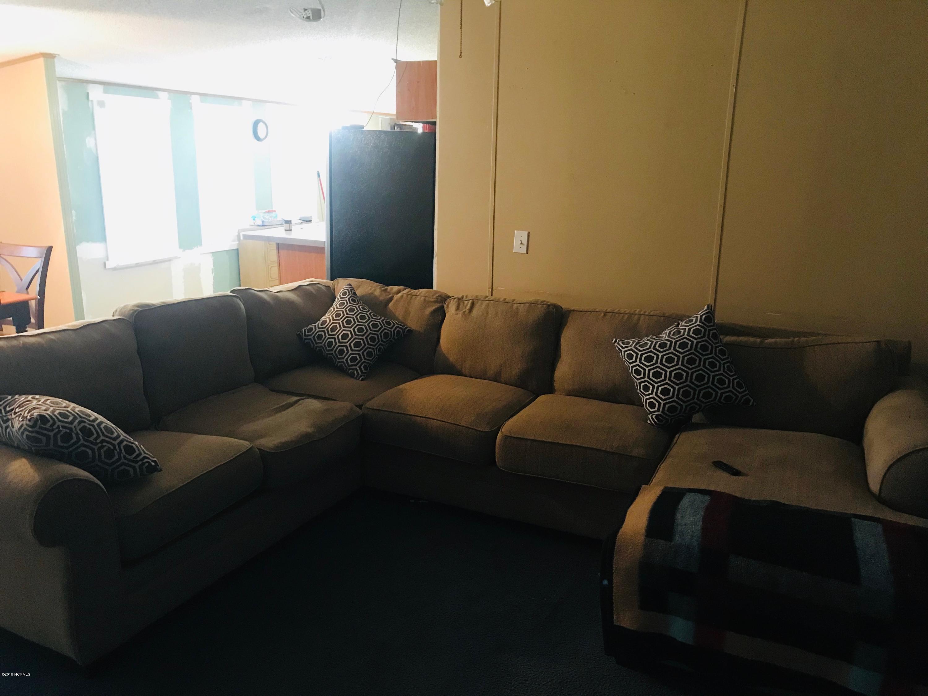 912 Hardesty Loop Road Newport, NC 28570 - Photo 17 of 22 Living Room
