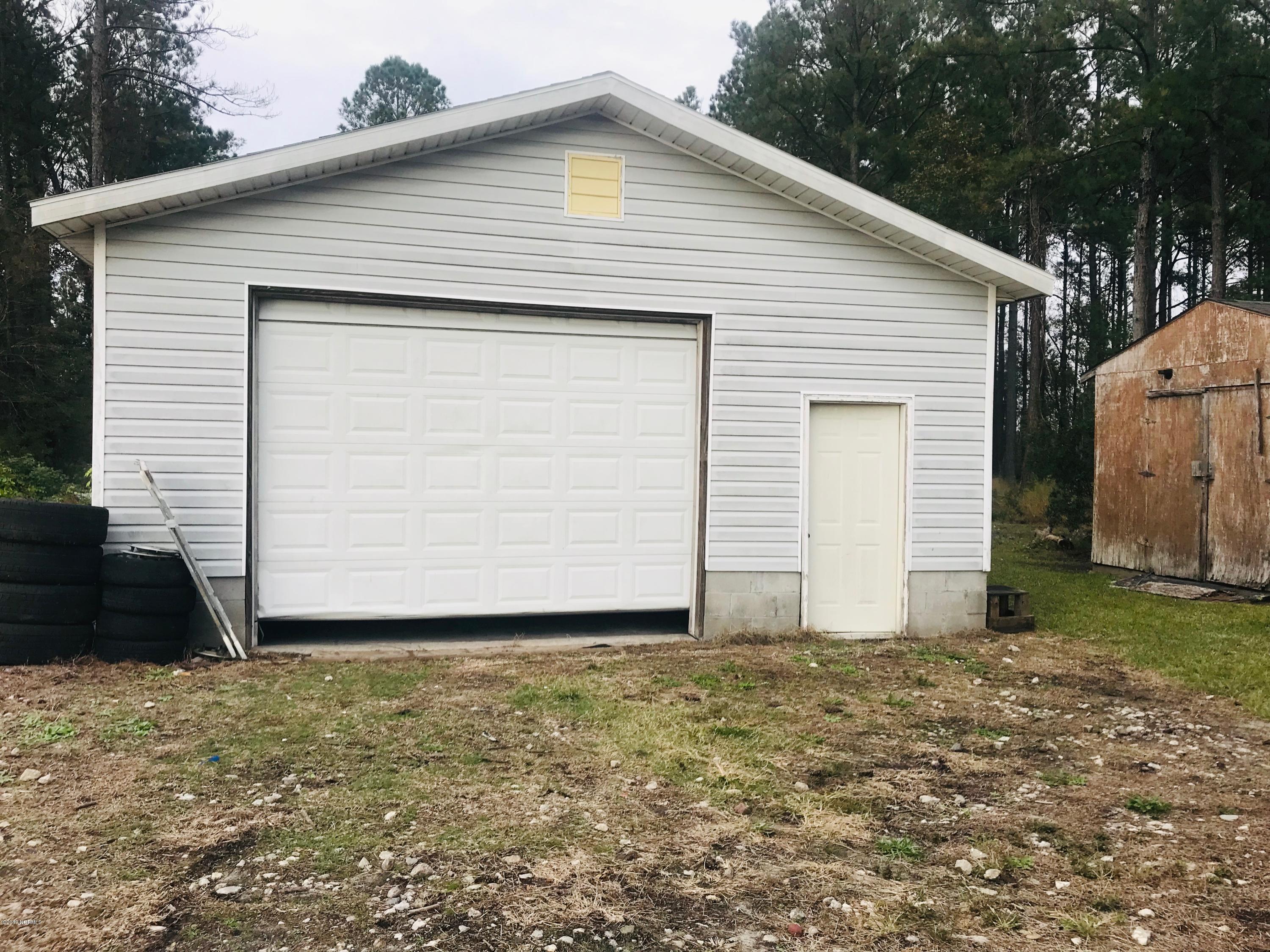 912 Hardesty Loop Road Newport, NC 28570 - Photo 8 of 22 Detached Garage