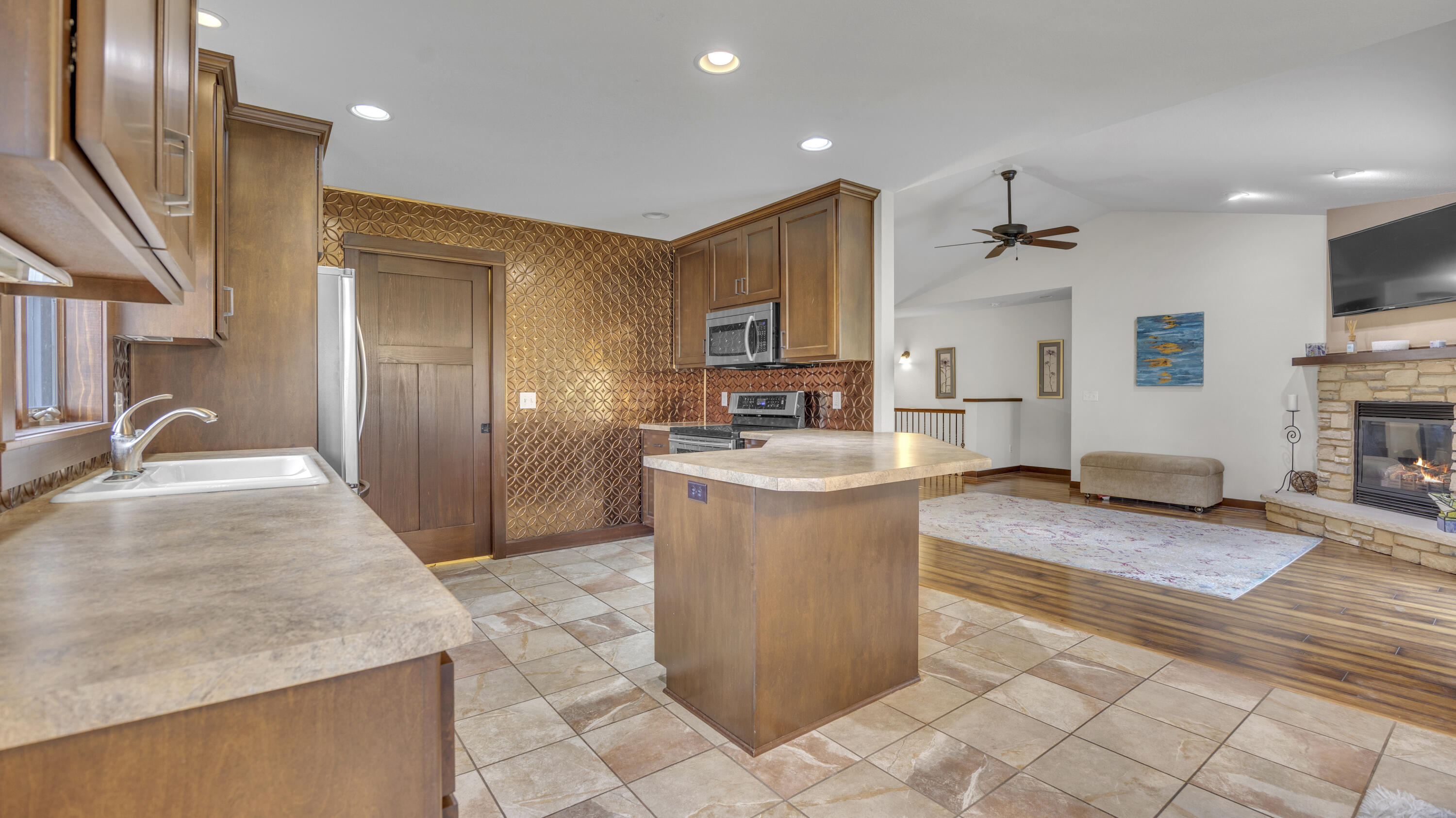 4103 Spring Court Sheboygan, WI 53081 - Photo 10 of 26 Kitchen