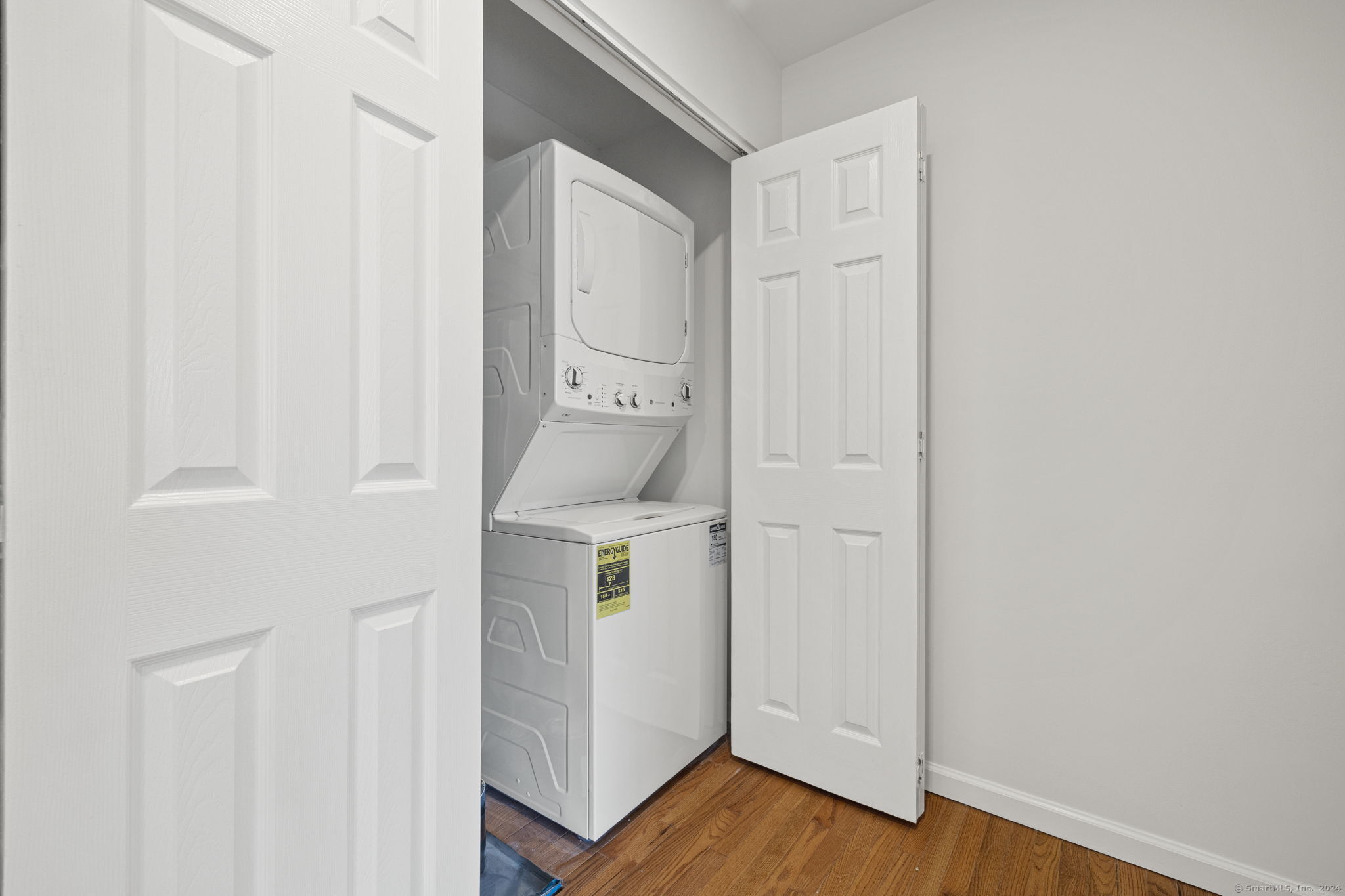 1153 Stratfield Road, Unit 1153 Fairfield, CT 06825 - Photo 11 of 18 Washer and dryer in unit