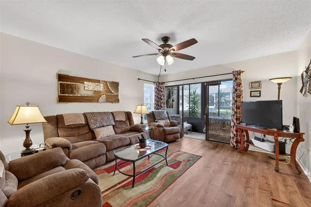 $215,000 | 1258 Pine Ridge Circle West, Unit D1, Tarpon Springs, FL 34688