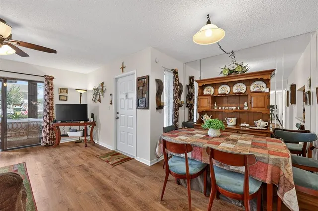 $215,000 | 1258 Pine Ridge Circle West, Unit D1, Tarpon Springs, FL 34688