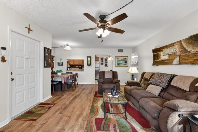 $215,000 | 1258 Pine Ridge Circle West, Unit D1, Tarpon Springs, FL 34688