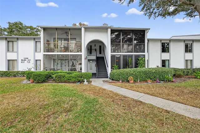 $215,000 | 1258 Pine Ridge Circle West, Unit D1, Tarpon Springs, FL 34688