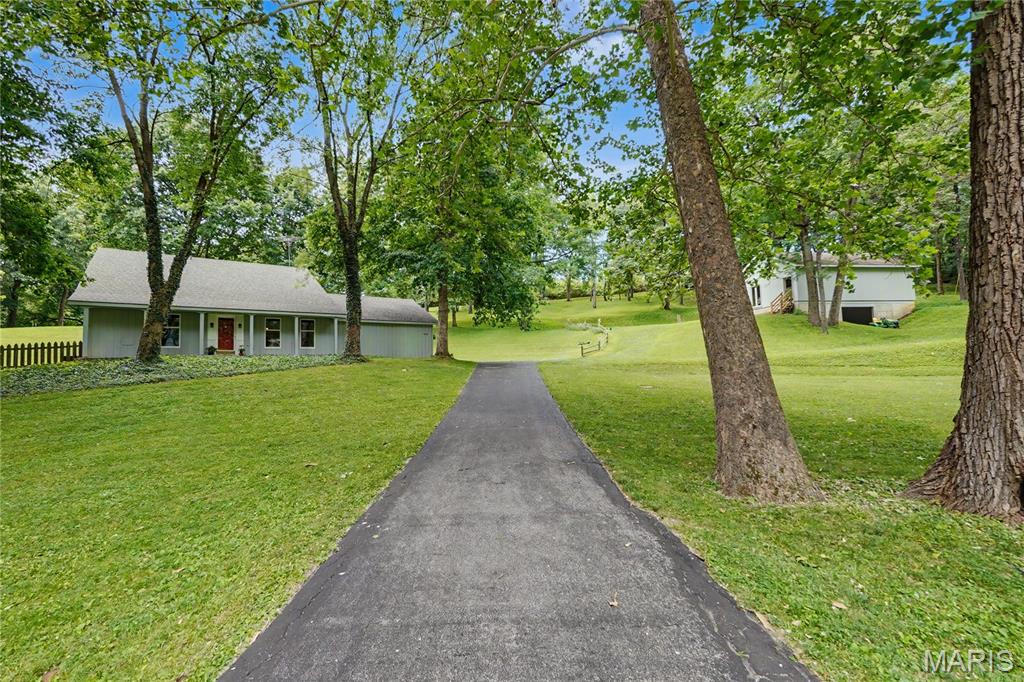 4120 Charbonier Road Florissant, MO 63031 - Photo 2 of 53