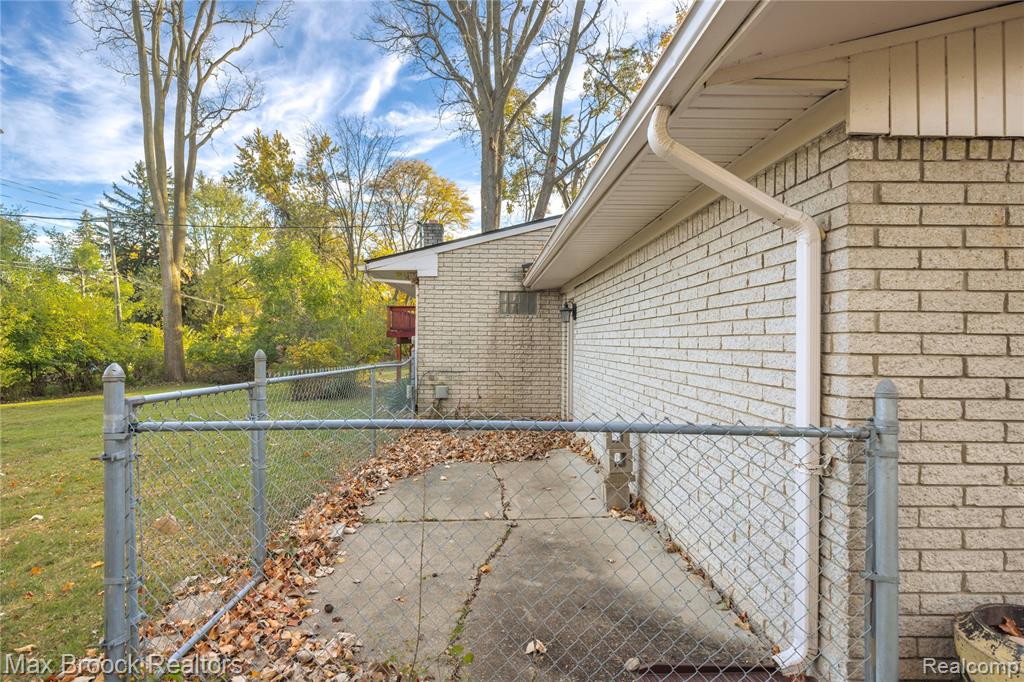 28290 Inkster Road Southfield, MI 48034 - Photo 48 of 62