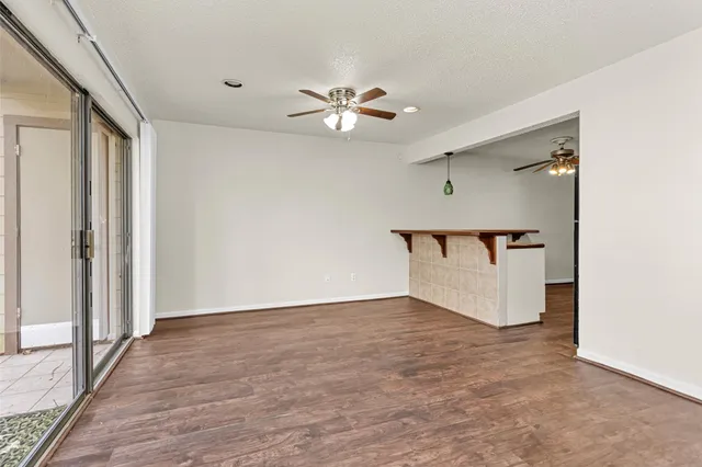 a view of a livingroom with a ceiling fan