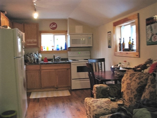 69 Flanders Road Henniker, NH 03242 - Photo 3 of 9