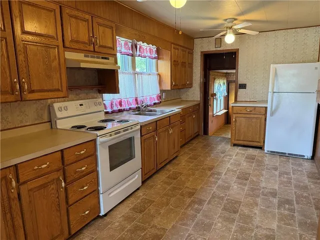 $164,900 | 222 Spruce Street, Spooner, WI 54801