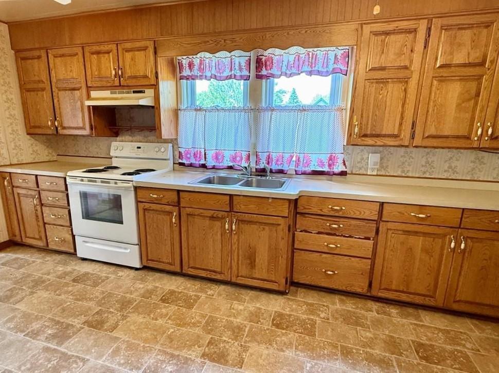 222 Spruce Street Spooner, WI 54801 - Photo 7 of 28