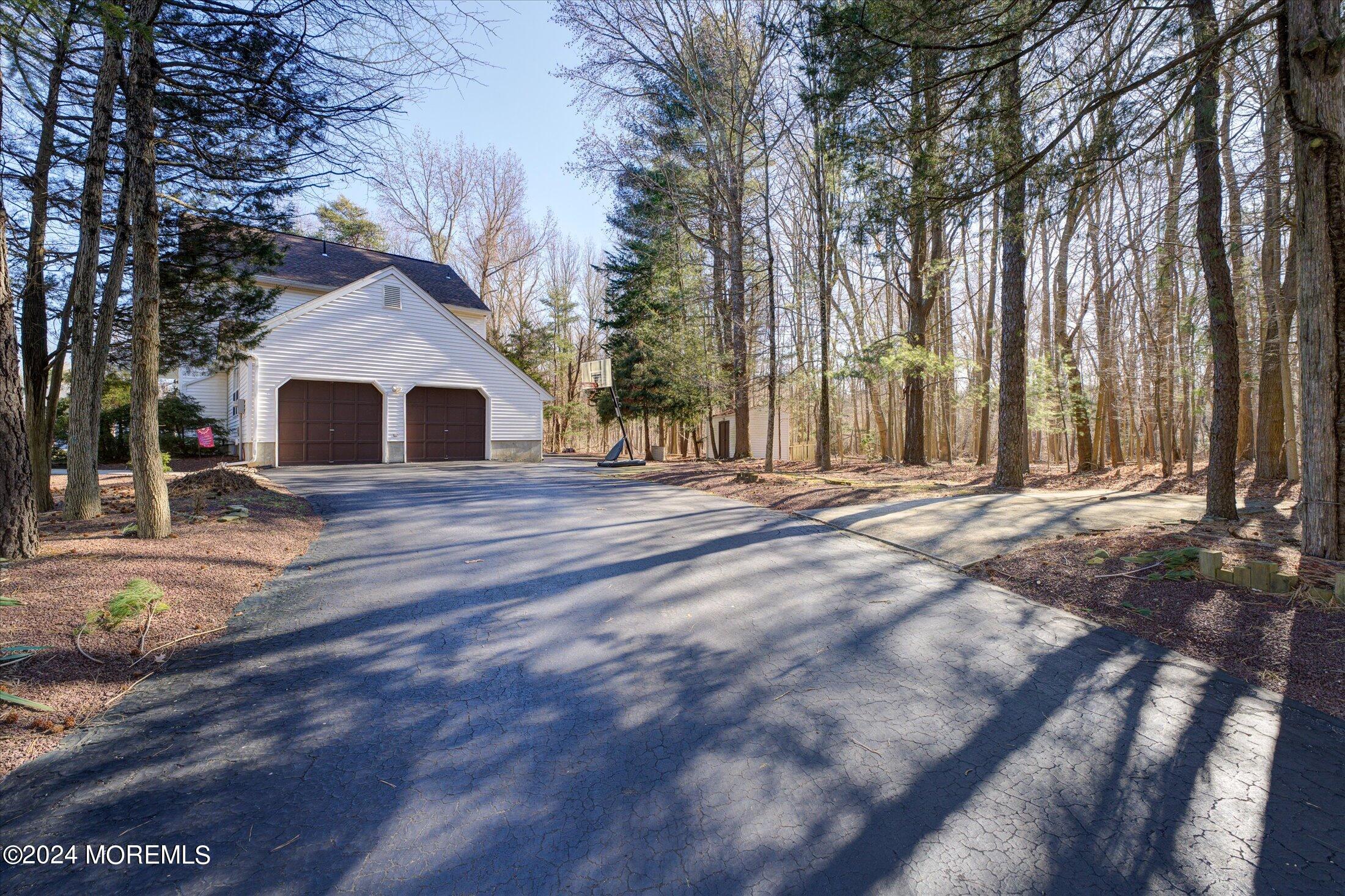 19 Mimosa Court Jackson, NJ 08527 - Photo 28 of 40 04-Driveway