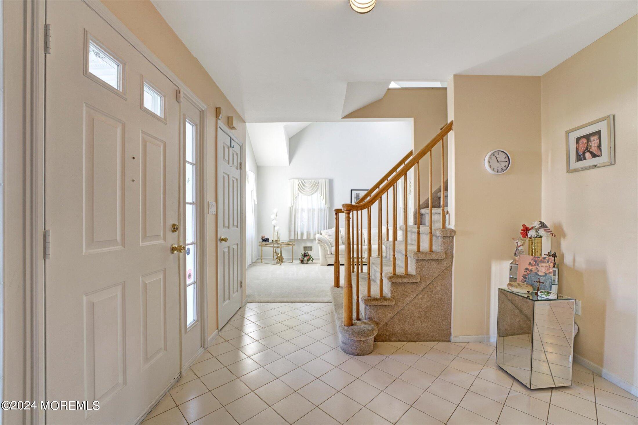 19 Mimosa Court Jackson, NJ 08527 - Photo 4 of 40 07-Foyer