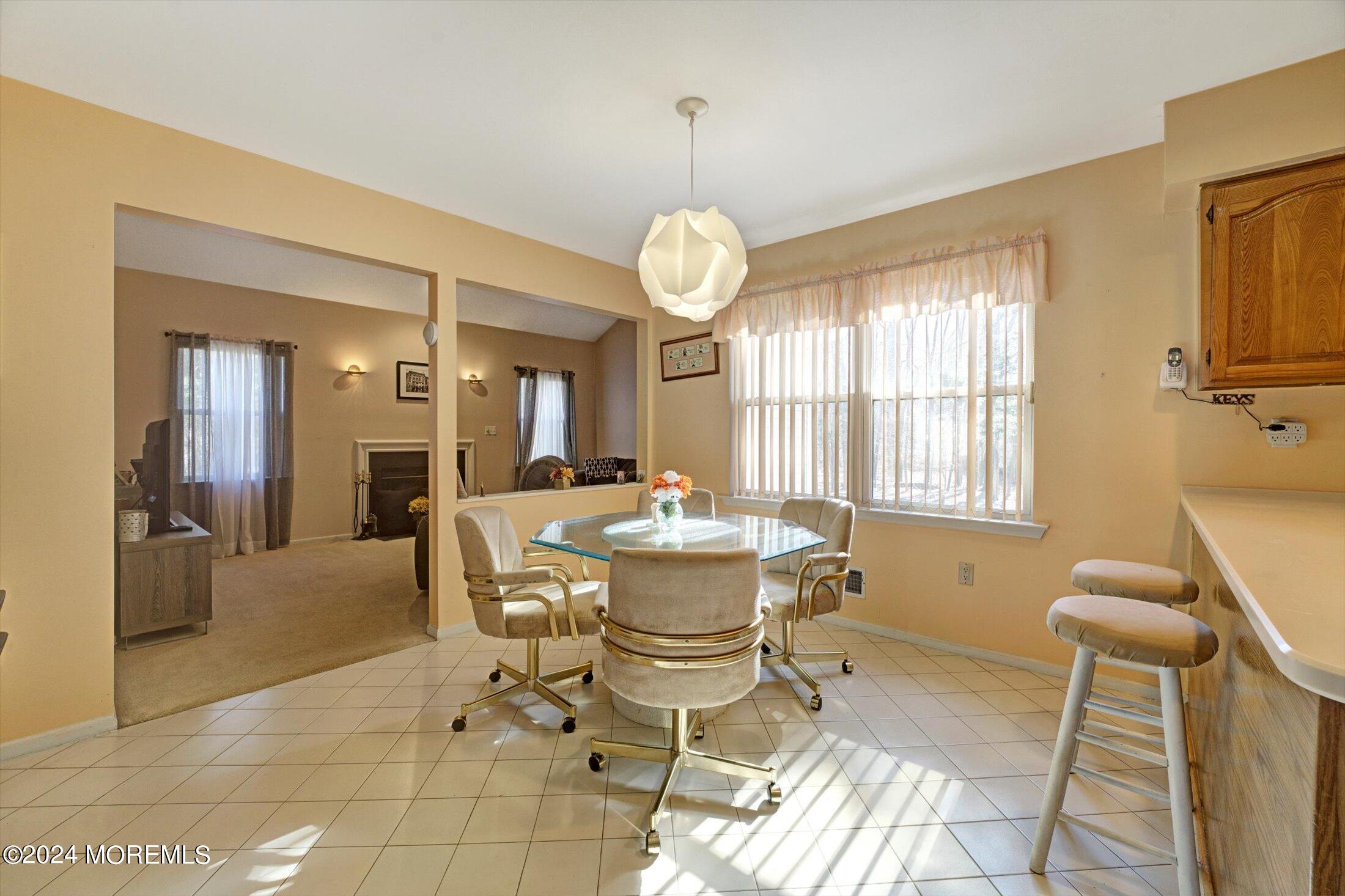 19 Mimosa Court Jackson, NJ 08527 - Photo 9 of 40 12-Breakfast Nook