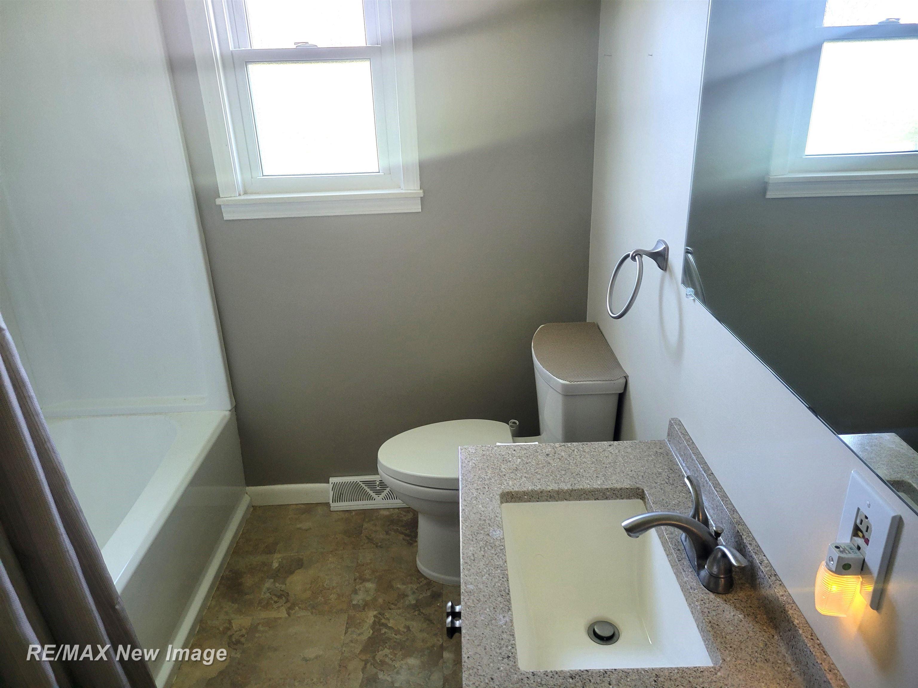 164 North Thomas Road Saginaw, MI 48609 - Photo 5 of 8 50138706-ee5cd24d-dc38-49db-9e5d-b75c1307a26e.JPG