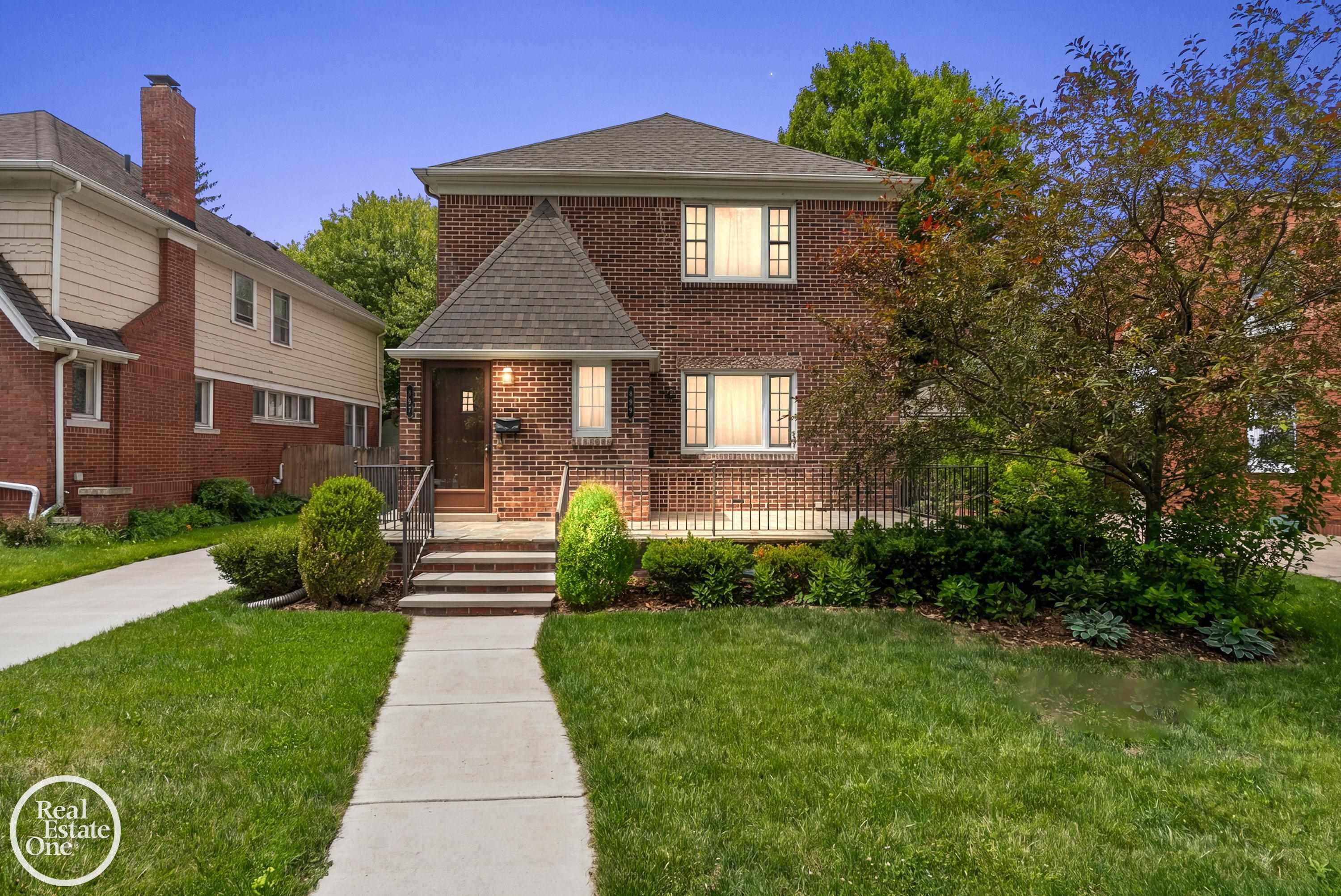 897 Rivard Boulevard Grosse Pointe, MI 48230 - Photo 1 of 42 50212858-0c9a4c5a-0cc1-4cf9-b997-d34e24a1dd3c.JPG