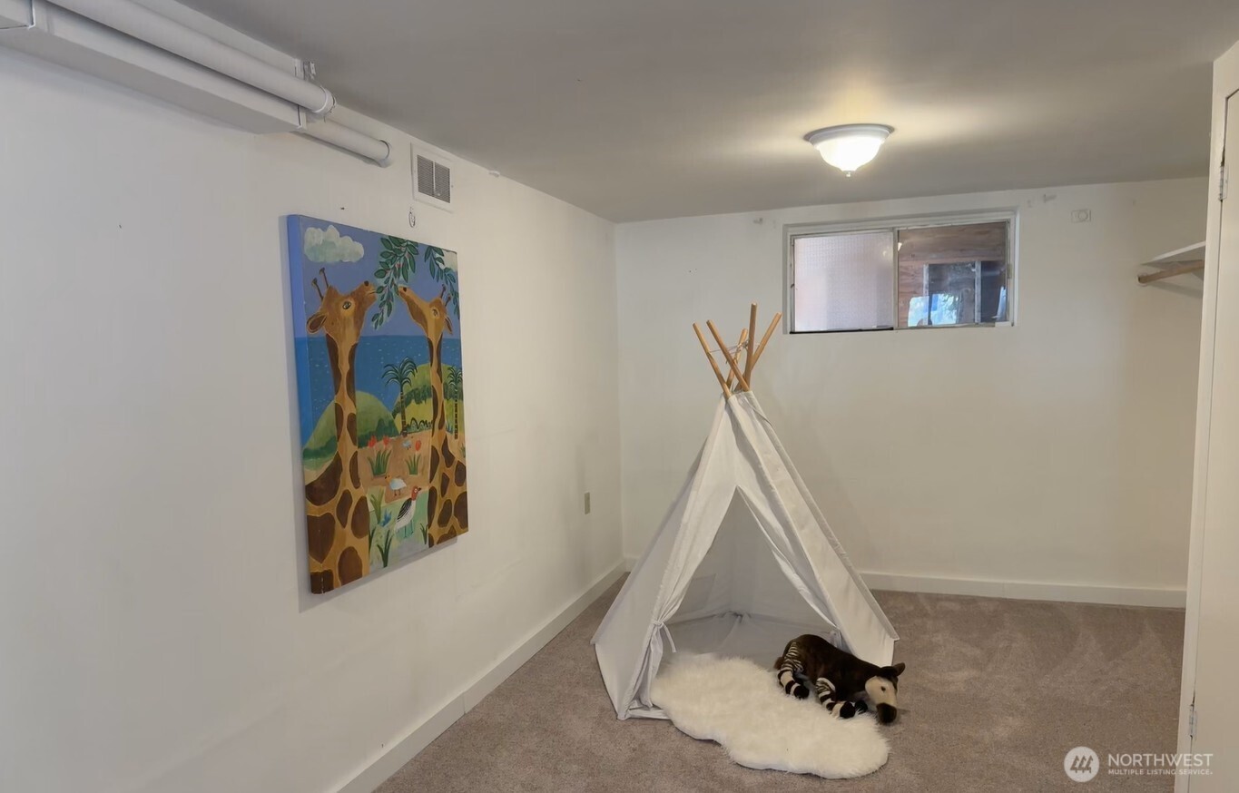 4329 Northeast 56th Street Seattle, WA 98105 - Photo 27 of 34 a view of small space