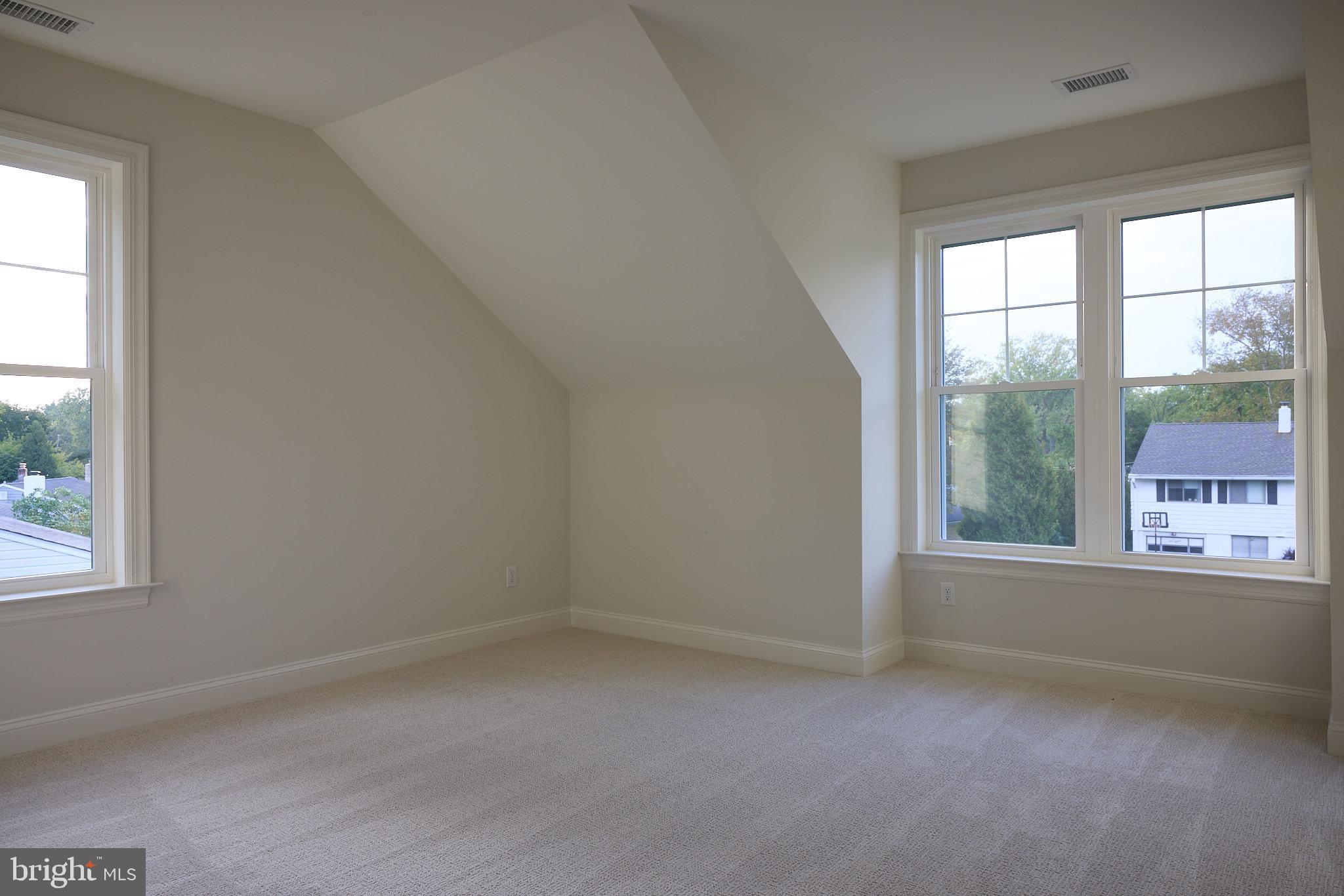 416 Glenway Road Glenside, PA 19038 - Photo 17 of 19 an empty room with a window