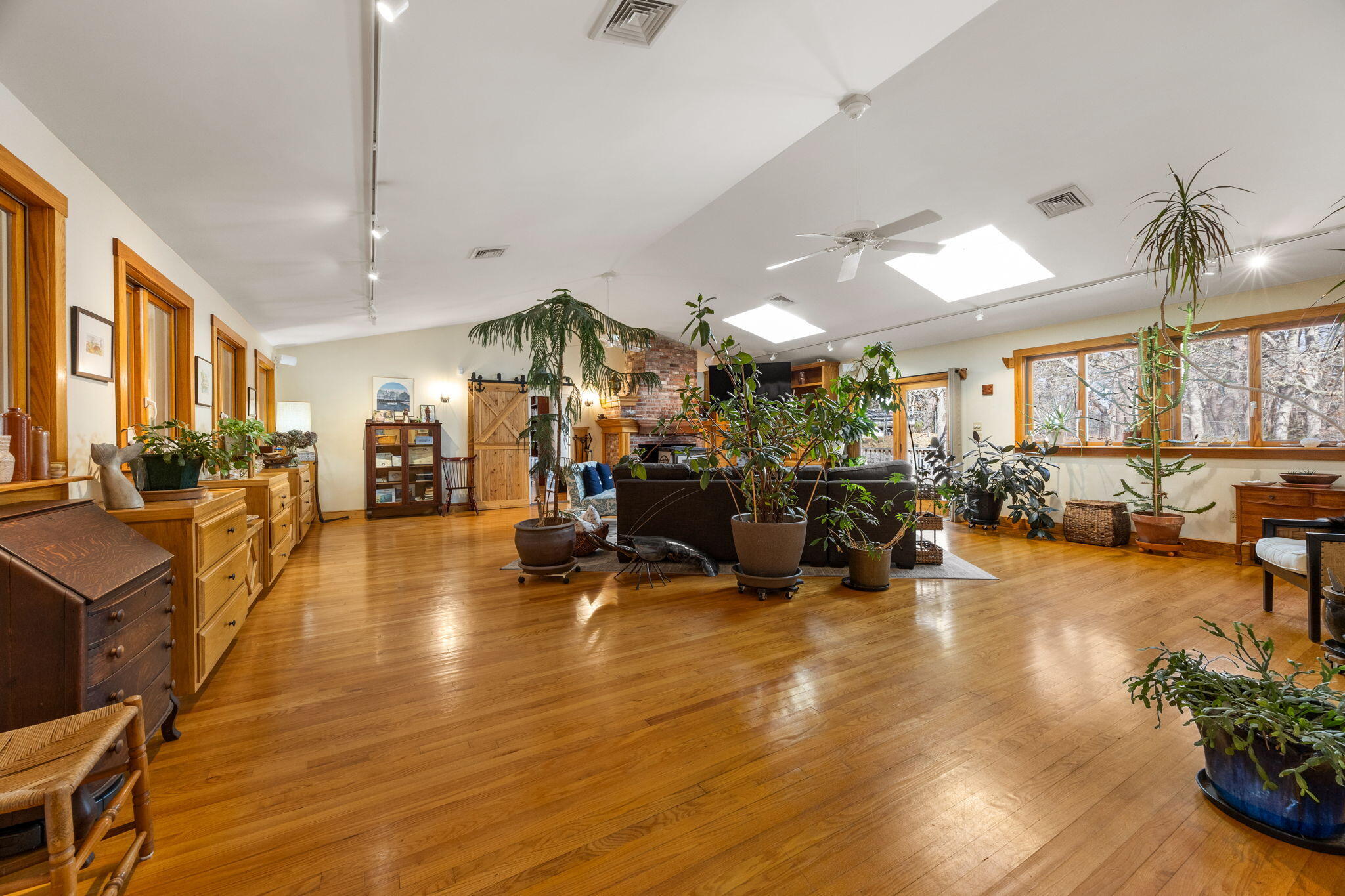 85 Pier Road Wellfleet, MA 02667 - Photo 17 of 72 Living room