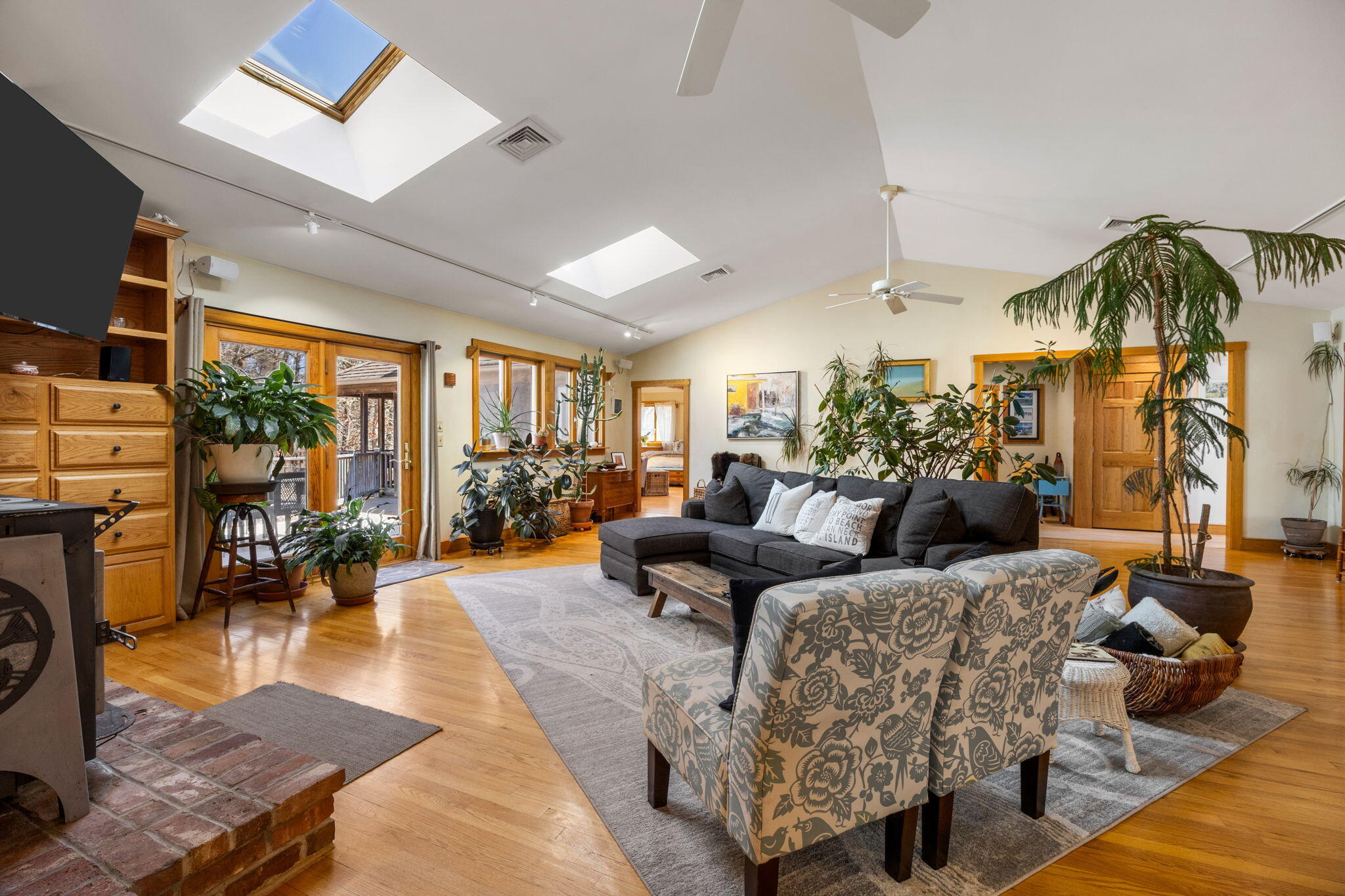 85 Pier Road Wellfleet, MA 02667 - Photo 18 of 72 Living room