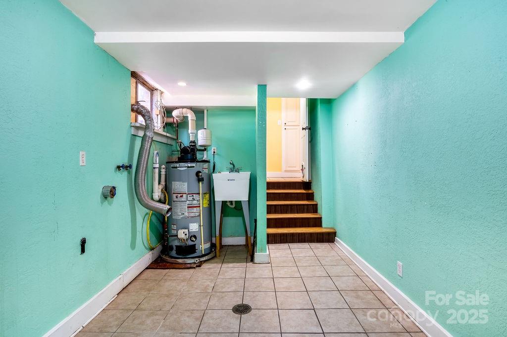 145 Beverly Road Asheville, NC 28805 - Photo 35 of 45 a view of entryway