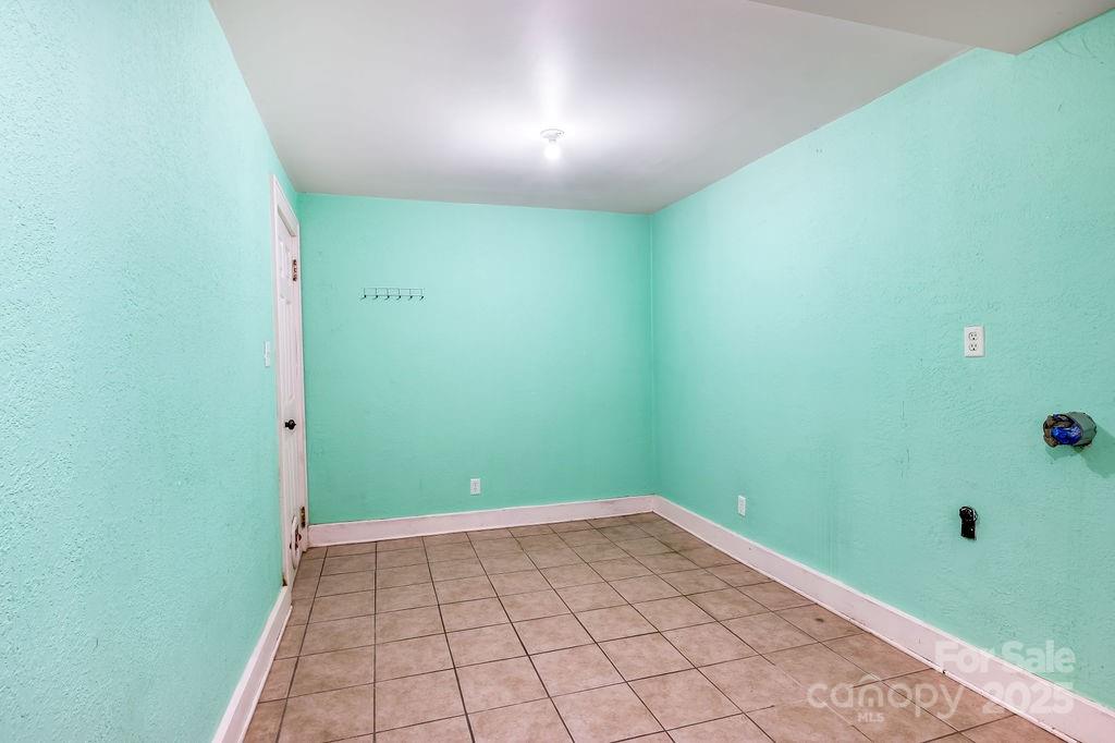 145 Beverly Road Asheville, NC 28805 - Photo 36 of 45 a view of a room