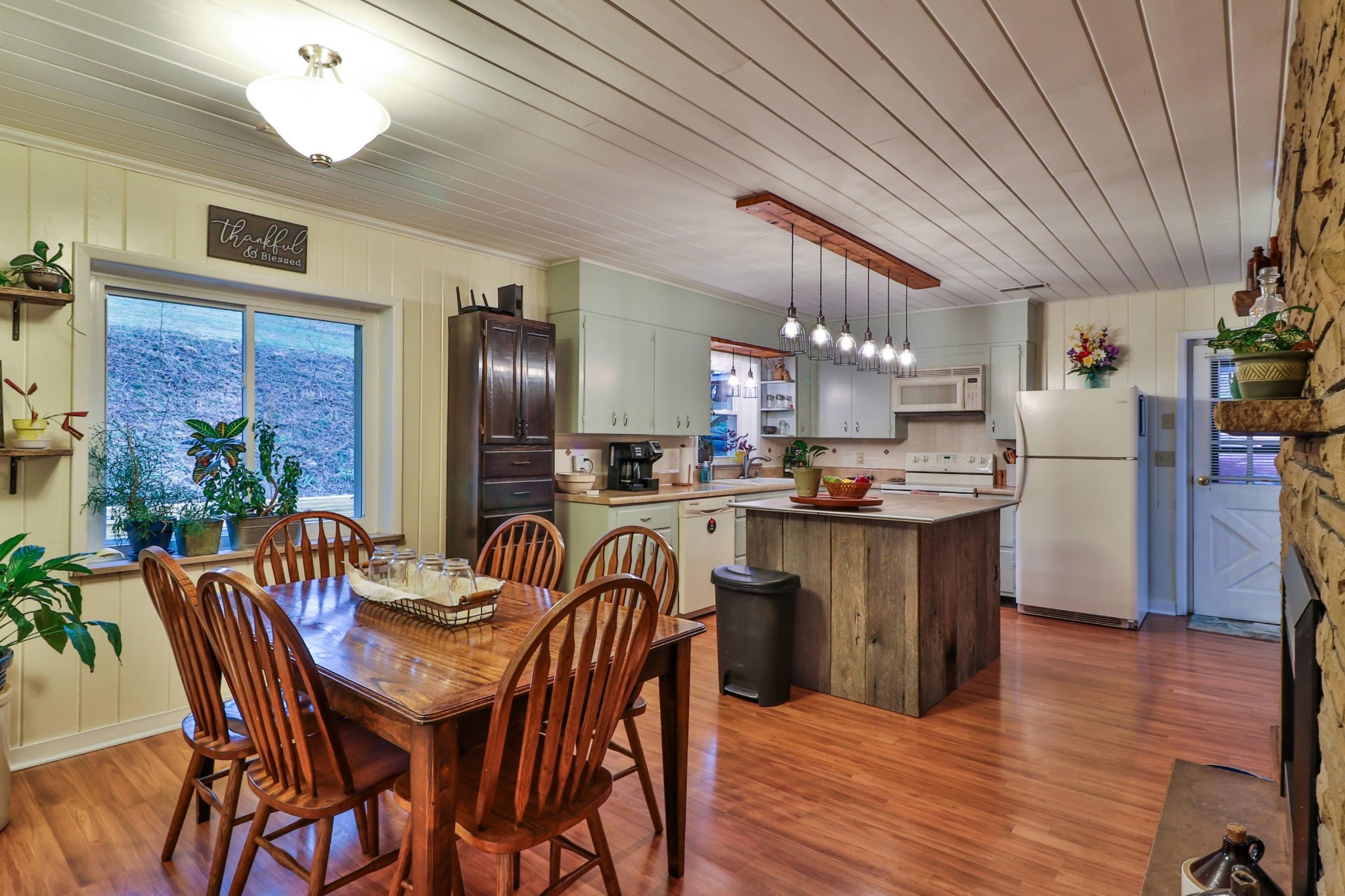 708 Park Road Sevierville, TN 37862 - Photo 6 of 18 a kitchen with a table chairs and entryway