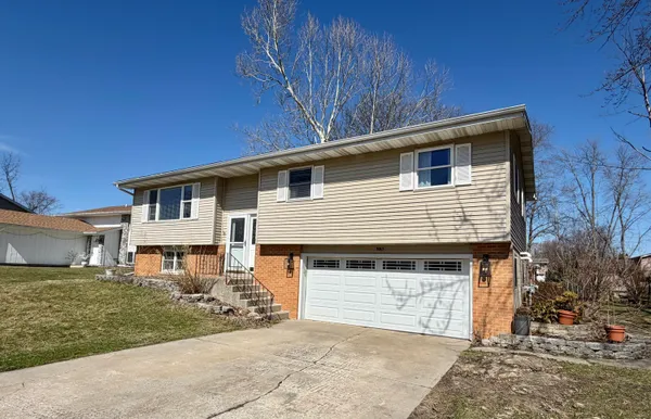 $369,900 | 3063 Parkwood Place, Crown Point, IN 46307