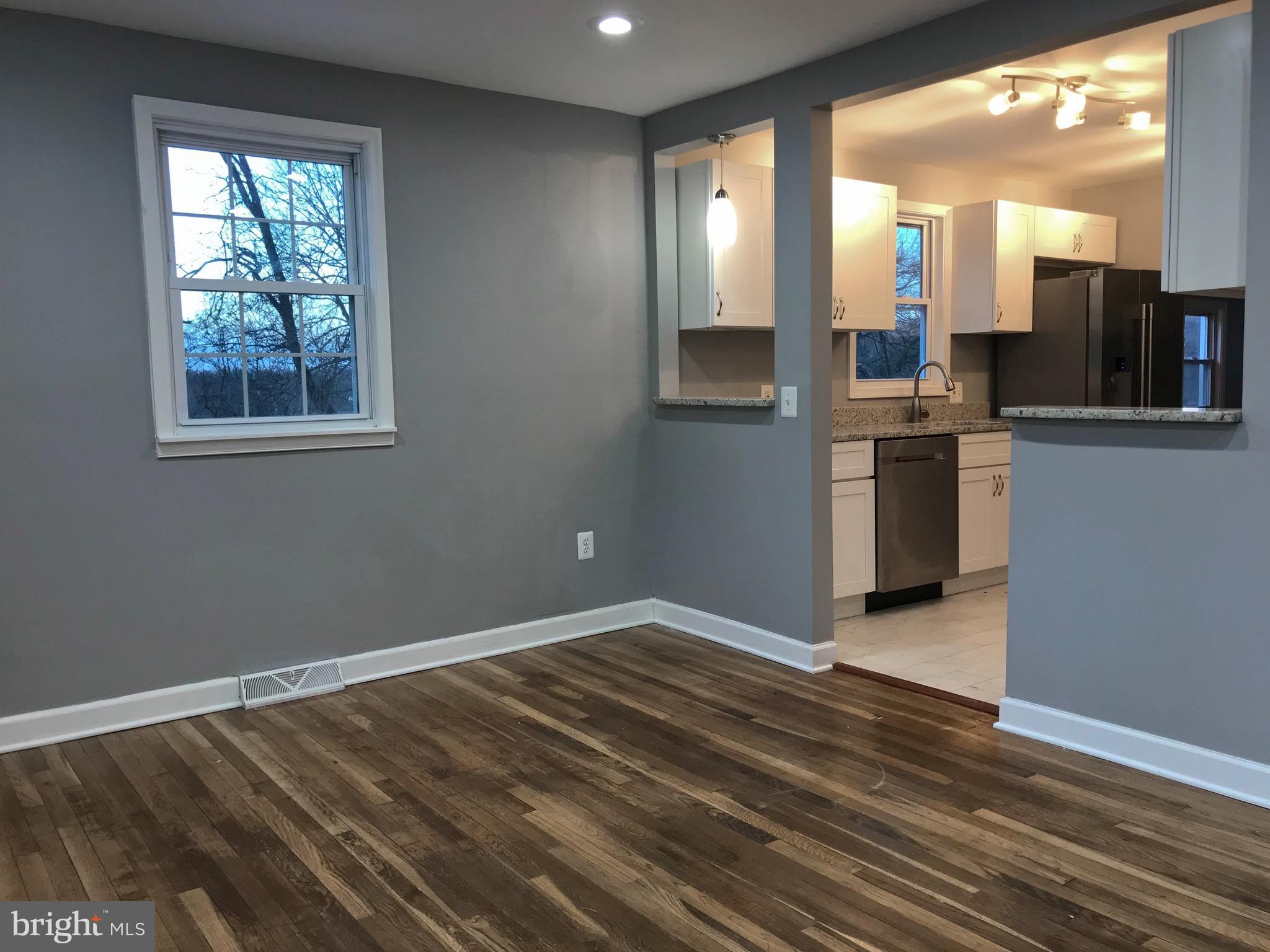 5015 Old Bartholows Road Mount Airy, MD 21771 - Photo 3 of 27 Living Room