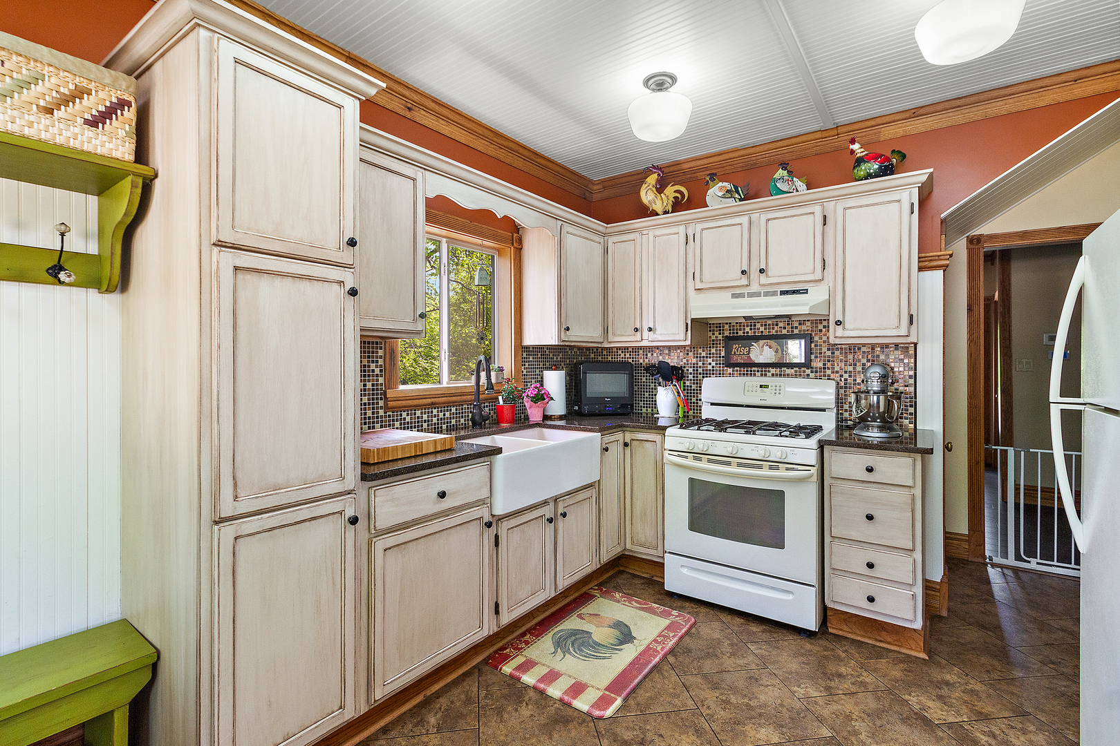 10045 North 17500E Road Grant Park, IL 60940 - Photo 8 of 17 a kitchen with stainless steel appliances a refrigerator sink and cabinets