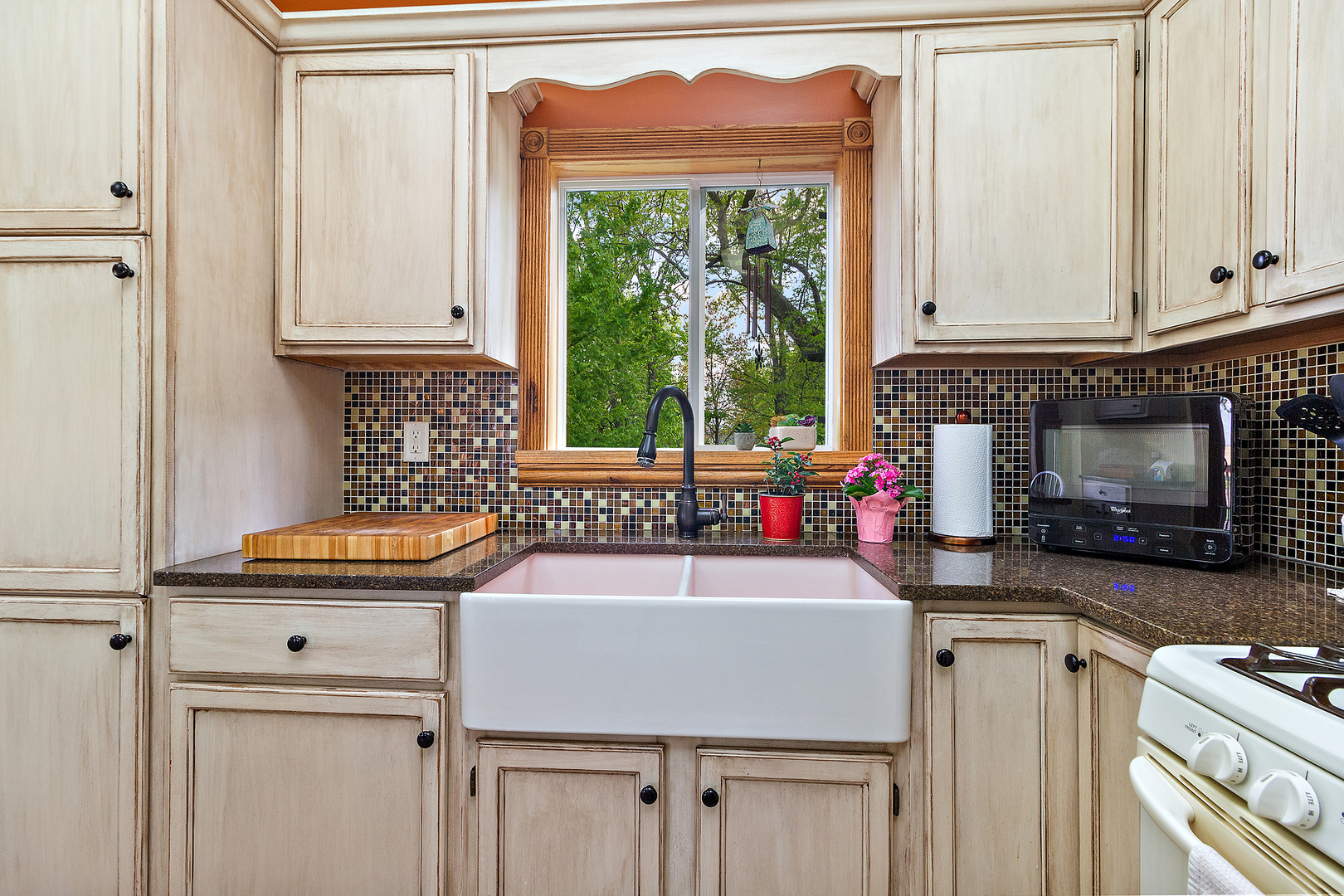 10045 North 17500E Road Grant Park, IL 60940 - Photo 9 of 17 a kitchen with stainless steel appliances a sink stove and a window