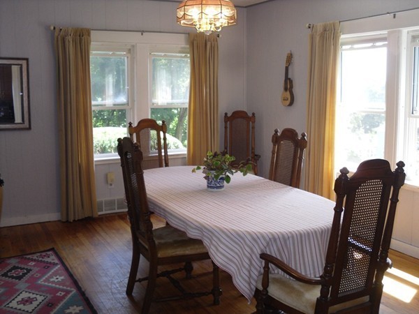 17 Chesterfield Road Worcester, MA 01602 - Photo 8 of 16 a dining room with furniture and window