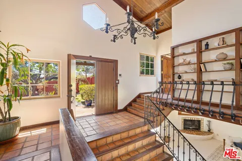 $2,195,000 | 19805 Valley View Drive, Topanga, CA 90290