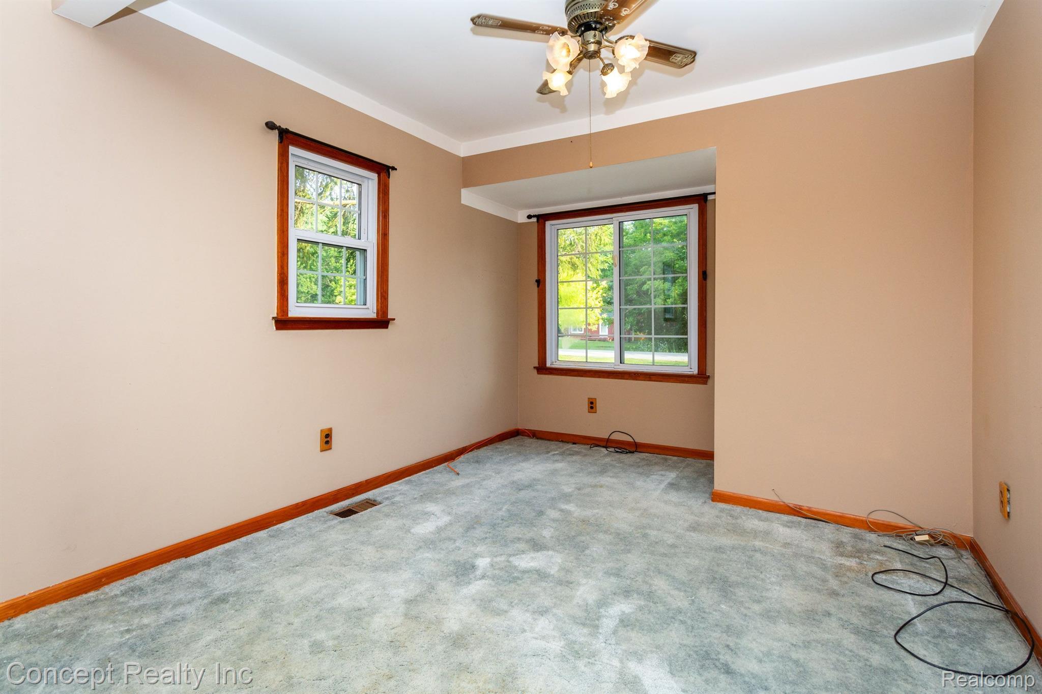 8589 Lake Road Grosse Ile, MI 48138 - Photo 12 of 31 Gallery Image 12