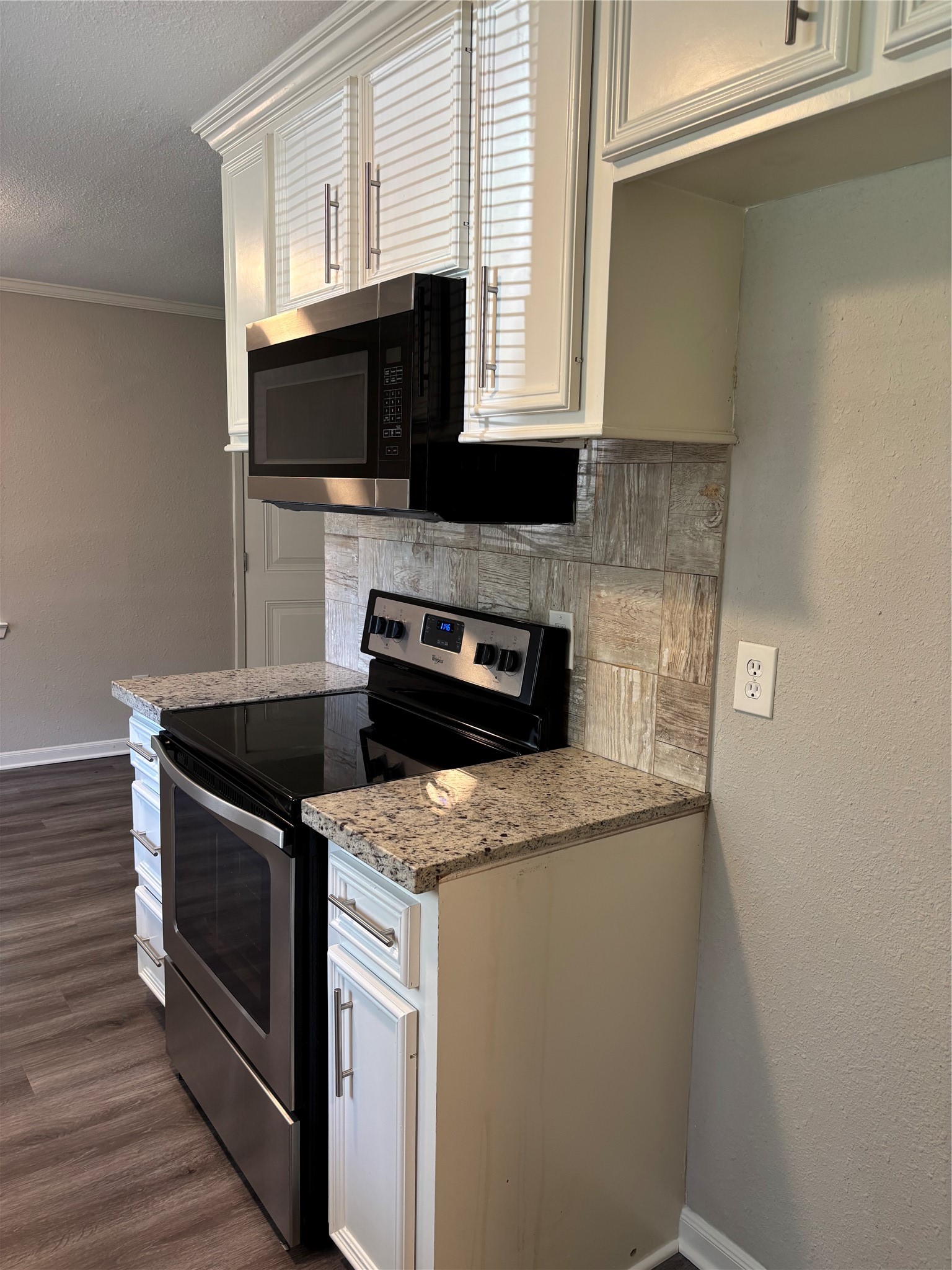 410 Shirlington Road Conroe, TX 77316 - Photo 9 of 13
