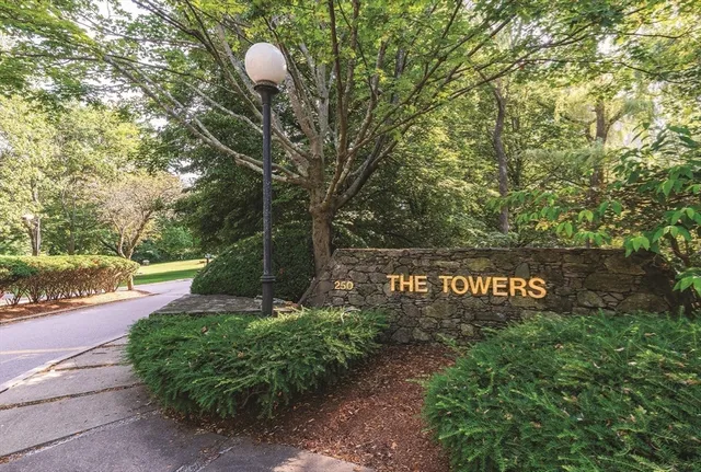 $675,000 | 250 Hammond Pond Parkway, Unit 615N, Newton, MA 02467