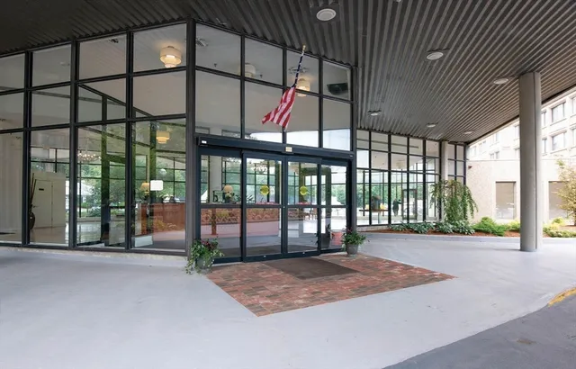 $675,000 | 250 Hammond Pond Parkway, Unit 615N, Newton, MA 02467