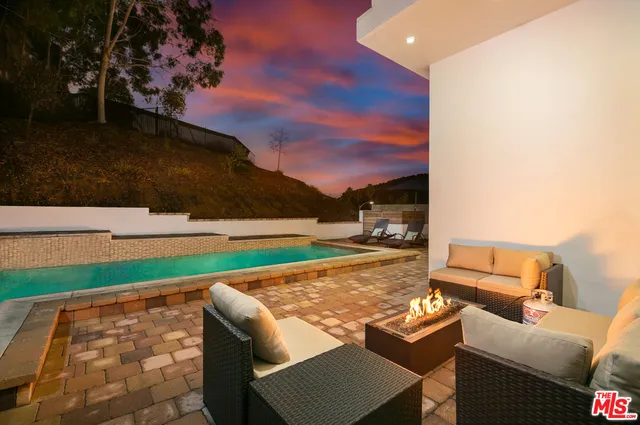 a view of an outdoor space