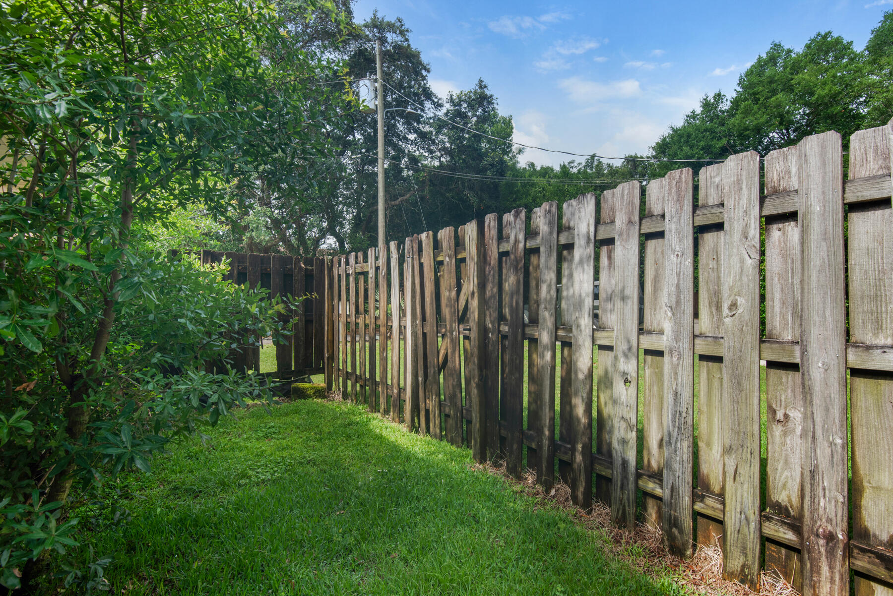 2 Falcon Ridge Lane Fort Walton Beach, FL 32547 - Photo 23 of 24 a view of a small yard with wooden fence