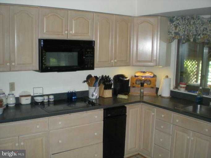 12800 Lewisdale Road Clarksburg, MD 20871 - Photo 14 of 30 Kitchen