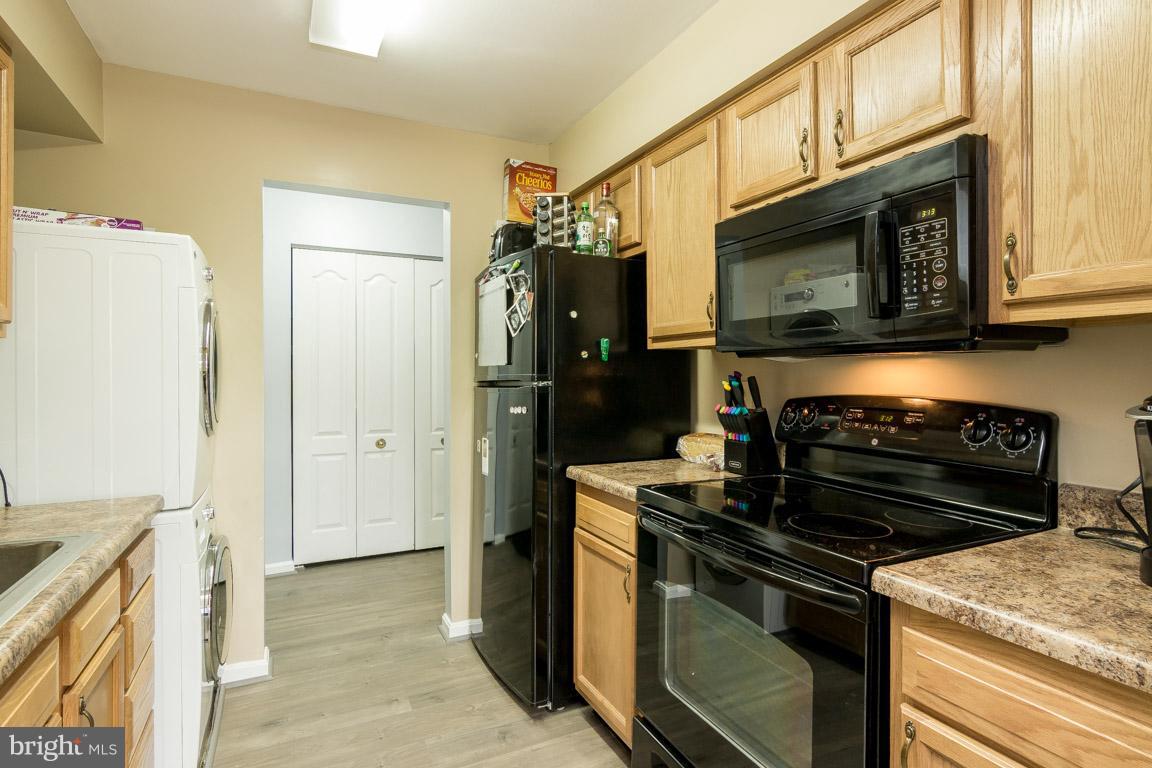8589 Falls Run Road, Unit H Ellicott City, MD 21043 - Photo 13 of 30 Kitchen