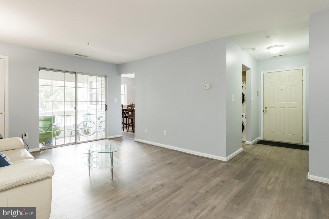 8589 Falls Run Road, Unit H Ellicott City, MD 21043 - Photo 8 of 30 Living Room