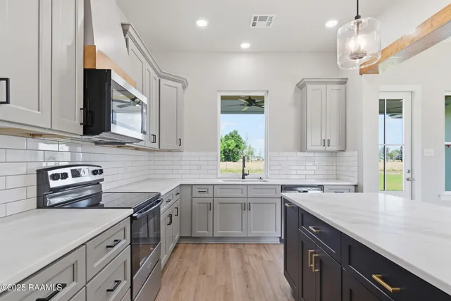 $349,500 | 119 Chase, Scott, LA 70583