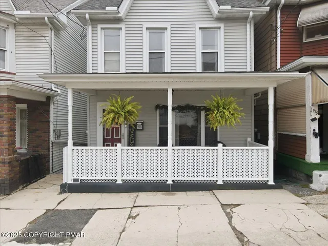a view of a livingroom with an empty space and a ceiling fan