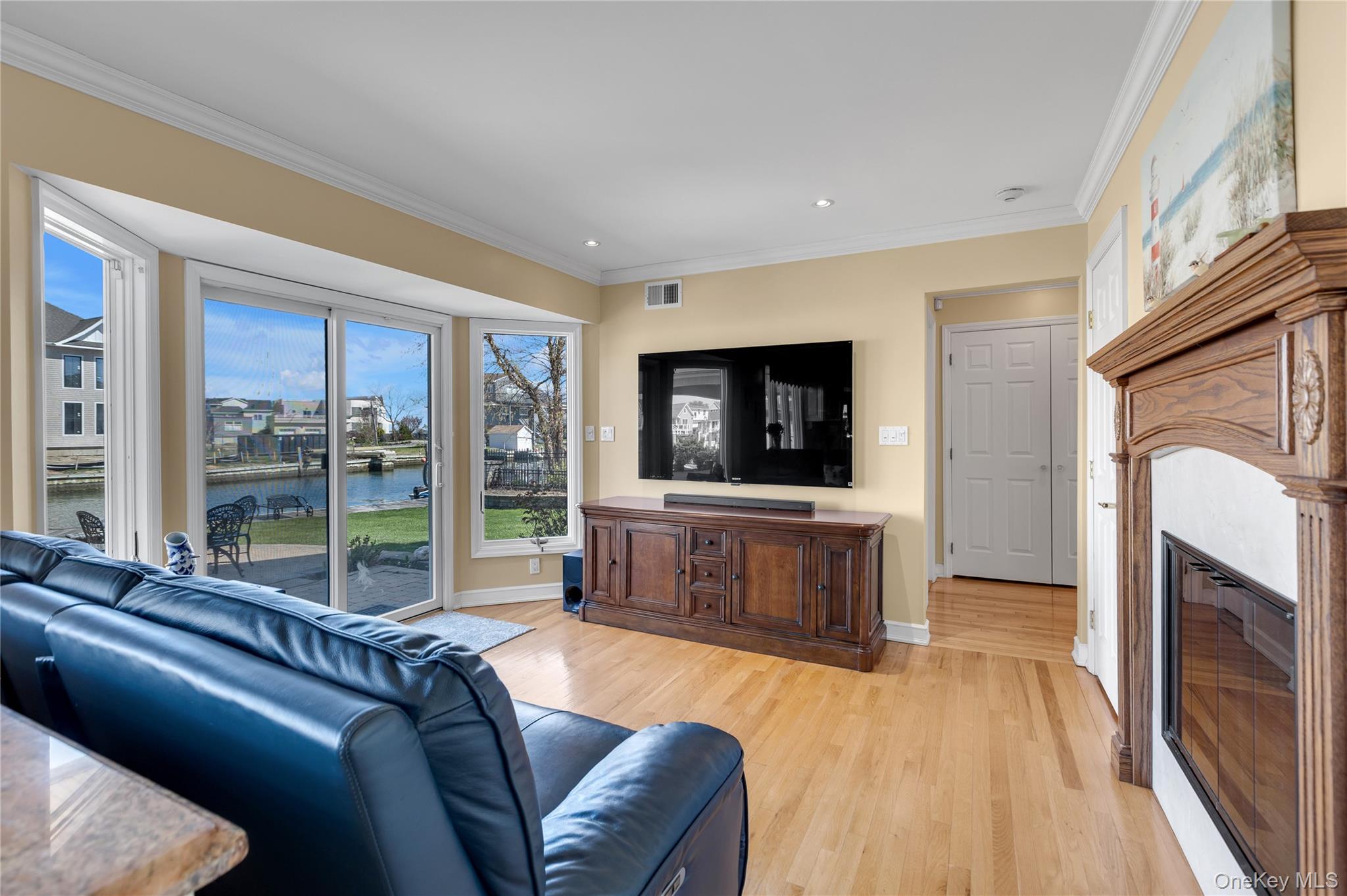 227 West Islip Road West Islip, NY 11795 - Photo 19 of 46