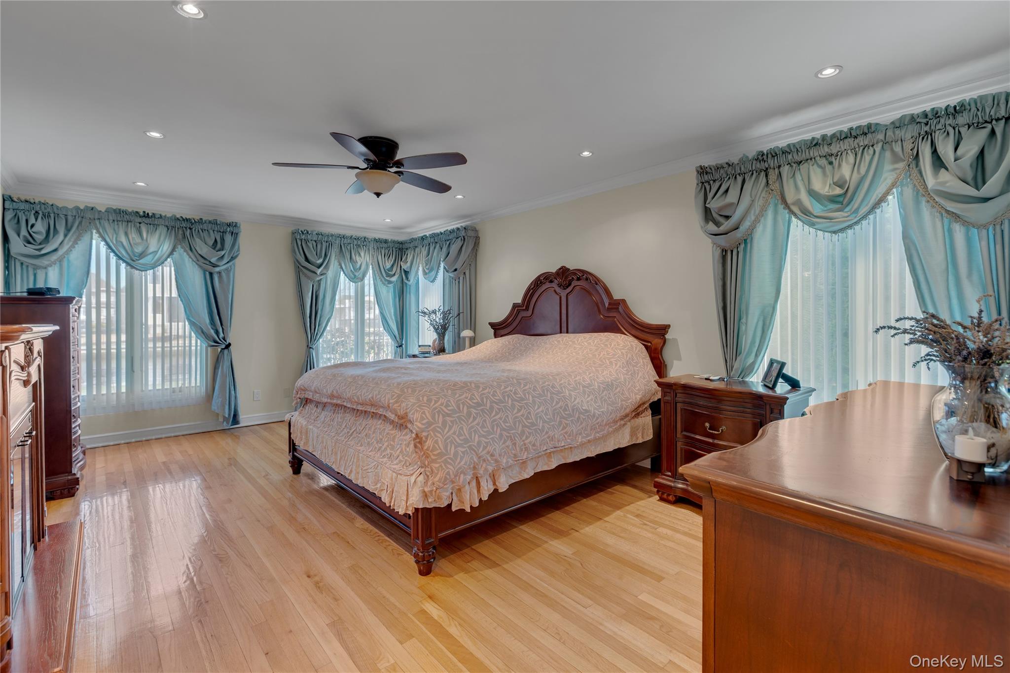 227 West Islip Road West Islip, NY 11795 - Photo 24 of 46